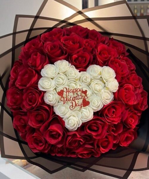 WhatsApp Image 2026-02-20 at 16.49.50 Bouquet de roses artificielles