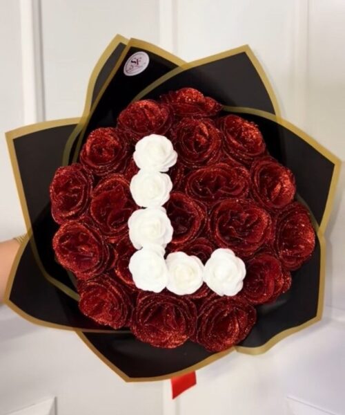 WhatsApp Image 2026-02-20 at 16.50.01 Bouquet de roses rouges pailletées